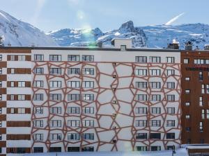 a building with a pattern on the side of it at Appartement Tignes, 3 pièces, 5 personnes - FR-1-480-84 in Tignes