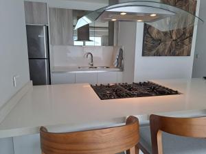 Apartamento nuevo Cap Cana tesisinde mutfak veya mini mutfak