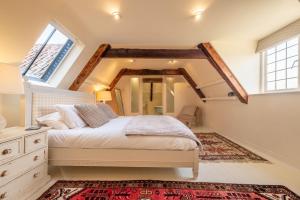 a bedroom with a bed and a window at Alice House in Burnham Market