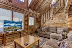 Four-Bedroom Houseにあるシーティングエリア