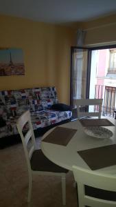 a room with a table and chairs and a bed at Ayuntamiento Alicante in Alicante