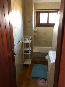 a bathroom with a tub and a toilet and a window at Apartamento La Playa , Los Cancajos La Palma in Los Cancajos
