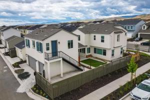 una vista aérea de una casa blanca en California Midterm Rental with Fenced Yard!, en Tracy