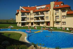 a large swimming pool in front of a building at EGGO APARTMENT - Oasis Beach Apartments Kamchia in Dolen Bliznak