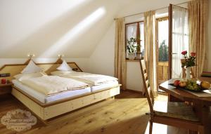 Postel nebo postele na pokoji v ubytování Landgasthof - Hotel Reindlschmiede