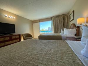 Postel nebo postele na pokoji v ubytování Polynesian Oceanfront Hotel + 37 fotografií