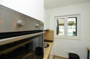 Kuchyňa alebo kuchynka v ubytovaní Apartments Villa Tećo mit Pool