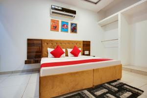 Ένα ή περισσότερα κρεβάτια σε δωμάτιο στο Flagship Hotel Cozy Comfort