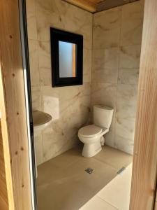 a bathroom with a toilet and a sink at Beni Rooms Tale in Lezhë