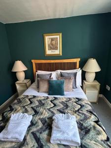 a bedroom with a large bed with two lamps at John Street Apartment 3 in Bristol