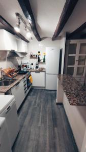 O bucătărie sau chicinetă la Apartament Picasso