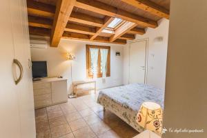 a bedroom with a bed and a television in it at Ca' degli Ulivi in Creazzo