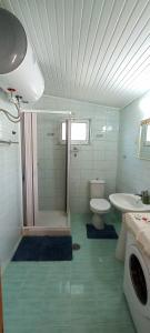 Kúpeľňa v ubytovaní Xigia hideaway - panoramic sea view house