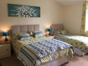 Säng eller sängar i ett rum på Bryn Derw