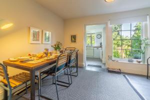 a kitchen and dining room with a table and chairs at Willow Cottage in North Creake