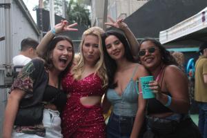 a group of girls posing for a picture at a party at Vila Rock Hostel - próximo Allianz Parque, Vila Madalena, Av Paulista, Hospital das Clínicas INCOR FMUSP in São Paulo