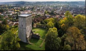 an aerial view of a castle in a city at Centre Historique - Charmant T3 - 1h de l Océan in Orthez