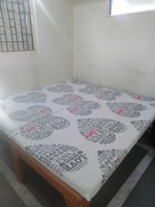 En eller flere senger på et rom på Spot ON 81160 Hotel Shree Shivay