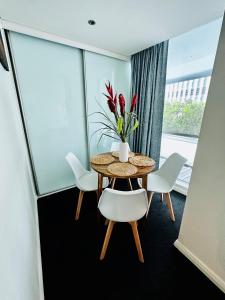 Gallery image of Cozy Chic Haven: Modern Comfort in Gold Coast