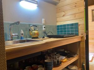 Kuchyň nebo kuchyňský kout v ubytování ビーチハウス沼津Beach house numazu ビーチ至近