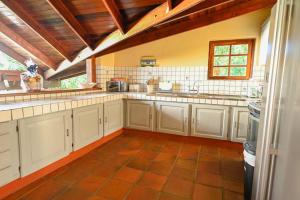 Kuchyň nebo kuchyňský kout v ubytování TheTerrace -$1Mil Piton View