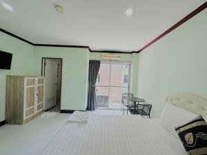 Postel nebo postele na pokoji v ubytování Cocoon Omaya Guest House