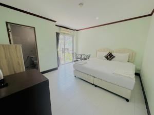 Postel nebo postele na pokoji v ubytování Cocoon Omaya Guest House
