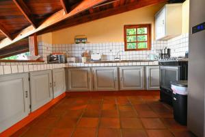 Kuchyň nebo kuchyňský kout v ubytování TheTerrace -$1Mil Piton View