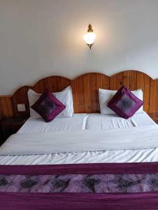 Vuode tai vuoteita majoituspaikassa OYO Hotel Bhamat