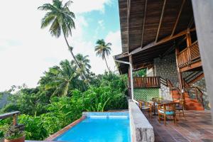 Bazén v ubytování TheTerrace -$1Mil Piton View nebo v jeho okolí