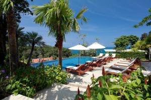Bazén v ubytování Secret Cliff Resort & Restaurant - SHA Plus nebo v jeho okolí