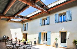 Balkoni atau teres di Lovely Home In Merindol With Wifi +21 gambar