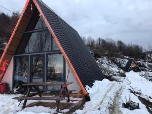Doğa ve deniz manzaralı bungalov om vinteren