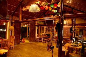 A restaurant or other place to eat at Sapa Eco Homestay