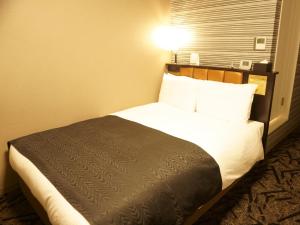 Postel nebo postele na pokoji v ubytování APA Hotel Saitama Yatsuka Ekimae + 37 fotografií