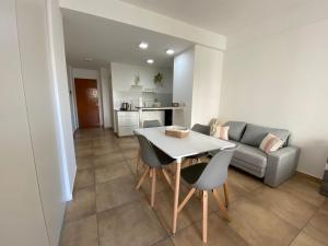 a living room with a table and chairs and a couch at Plaza Moreno in La Plata