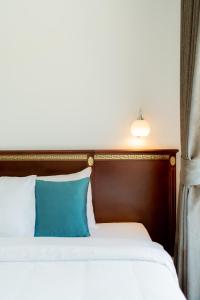 Postel nebo postele na pokoji v ubytování Hotel De Karon