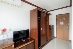 TV a/nebo společenská místnost v ubytování Hotel De Karon