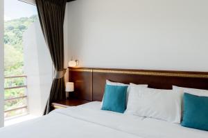 Postel nebo postele na pokoji v ubytování Hotel De Karon