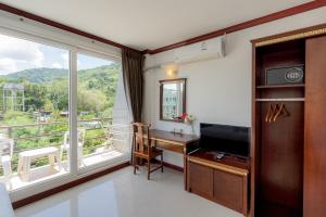 TV a/nebo společenská místnost v ubytování Hotel De Karon