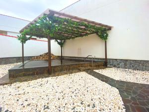Un jardín fuera de リバティーリゾート大東温泉
