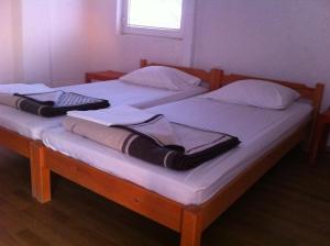 Un pat sau paturi într-o cameră la Guest House Lokoski
