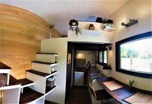 Χώρος καθιστικού στο La Tiny House Terra Nostra +23 φωτογραφίες