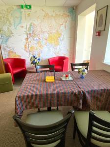 a table in a waiting room with red chairs at Rezidencija "Prieplauka" in Alytus