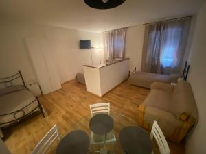Gambar di galeri bagi B&B Your Home Outlet 6 di Serravalle Scrivia