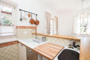 Kuchyň nebo kuchyňský kout v ubytování Villa Petra