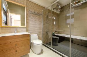 a bathroom with a toilet and a shower and a sink at Sunshine B&B in Kangle