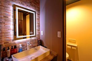Un baño de リバティーリゾート大東温泉