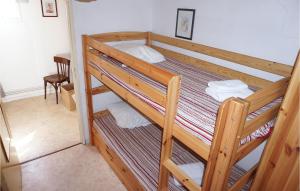 Postel nebo postele na pokoji v ubytování Cozy Home In Saint Pierre La Mer