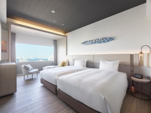 Postel nebo postele na pokoji v ubytování Mitsui Garden Hotel Yokohama Minatomirai Premier